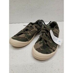 Time and Tru woman's casual Green Camo Canvas slip on Shoes 7. NWT